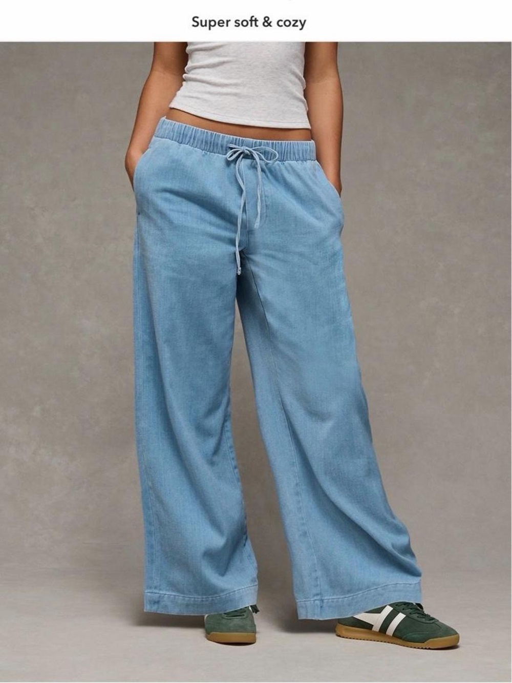 AE Cozy Dreamy Drape Low-Rise
Ultra Wide-Leg Jean